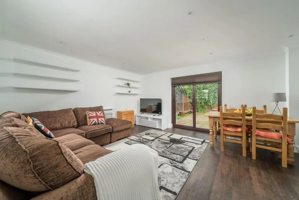Gorgeous House, 5 Beds, Amazing Transport Links location