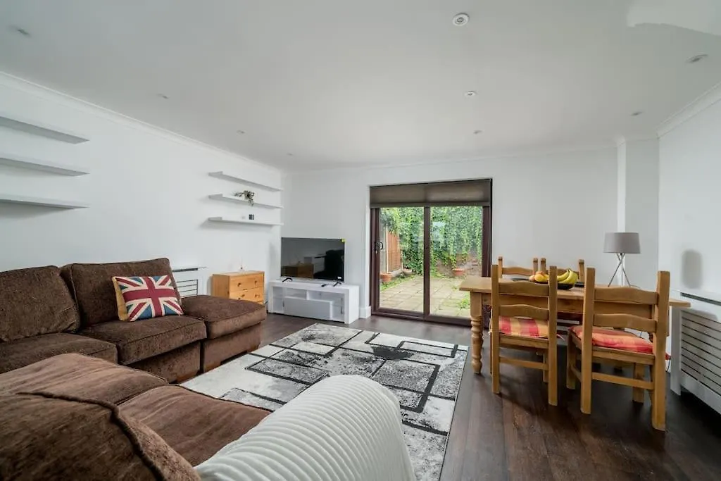 Gorgeous House, 5 Beds, Amazing Transport Links Apartment London