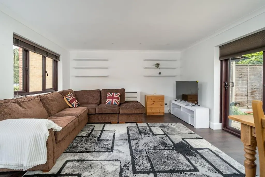 Gorgeous House, 5 Beds, Amazing Transport Links Apartment London