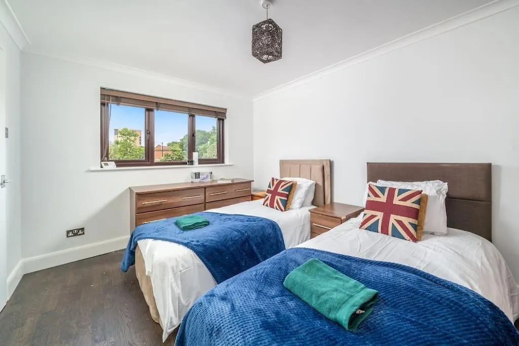 Gorgeous House, 5 Beds, Amazing Transport Links Apartment London
