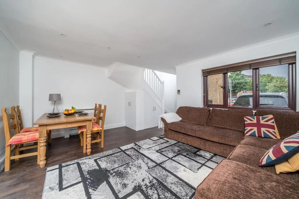 Gorgeous House, 5 Beds, Amazing Transport Links Apartment London 0*,  United Kingdom